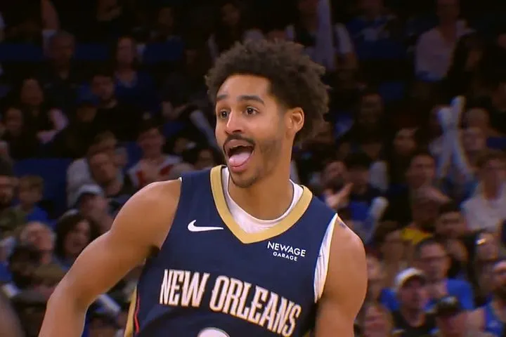 NBA: Ο δεξιόχειρας Τζόρνταν Πουλ έβαλε “τρελό” τρίποντο με το αριστερό