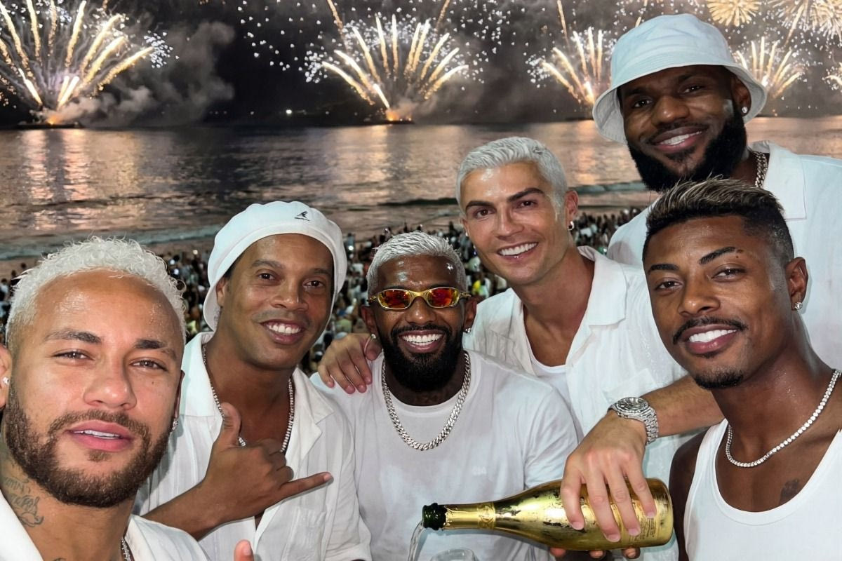 Ροντινέι: Οι ελληνικές ευχές του για τη νέα χρονιά και η επική φωτογραφία με τους μεγαλύτερους αστέρες