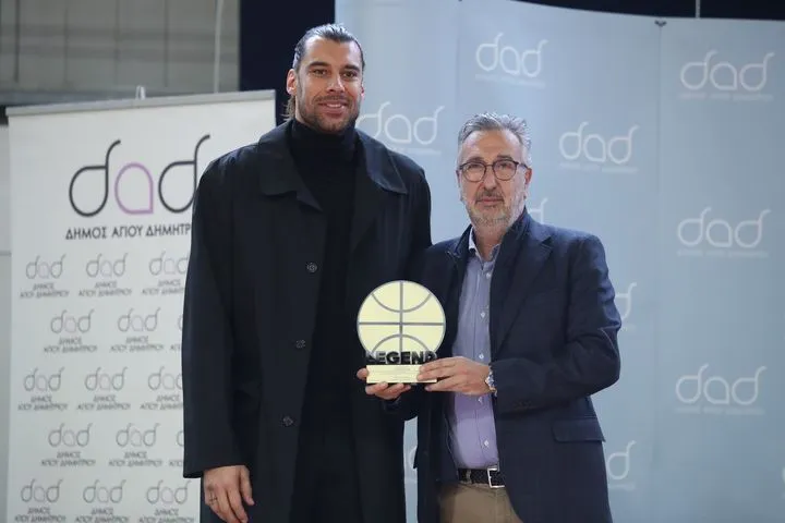 Ο Δήμαρχος Αγίου Δημητρίου ανακοίνωσε την ονοματοδοσία του κλειστού σε Γιώργος Πρίντεζης