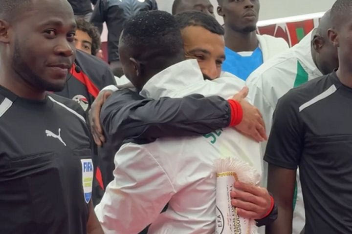 Αίγυπτος – Σενεγάλη: Η ζεστή αγκαλιά Σαλάχ – Μανέ πριν από τον ημιτελικό στο Copa Africa