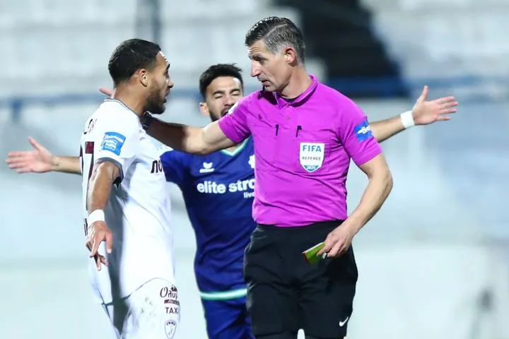 ΑΕΛ Novibet: “Ο γνώριμος καταστροφέας μας έδωσε και σήμερα ρεσιτάλ κάκιστης διαιτησίας”