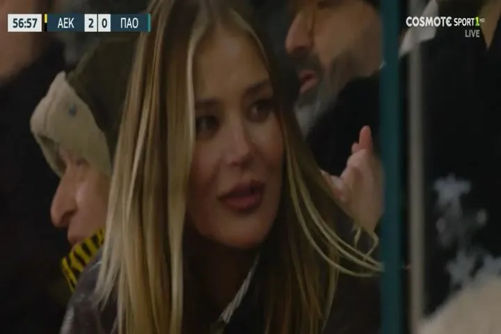 Οι πανηγυρισμοί της συντρόφου του Γιόβιτς στο 2-0 του Σέρβου