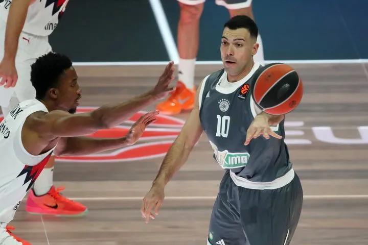 Τα highlights της ηγετικής εμφάνισης του Σλούκα απέναντι στην Μπασκόνια