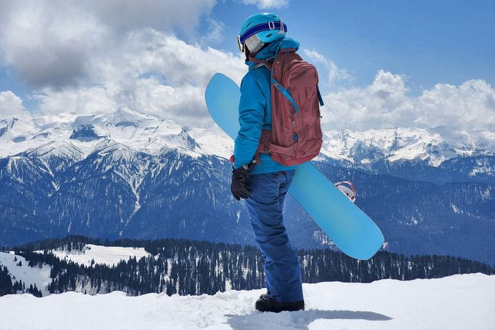 Τα 4+1 πράγματα που πρέπει να έχεις στο backpack σου όταν κάνεις ski και snowboard στο βουνό