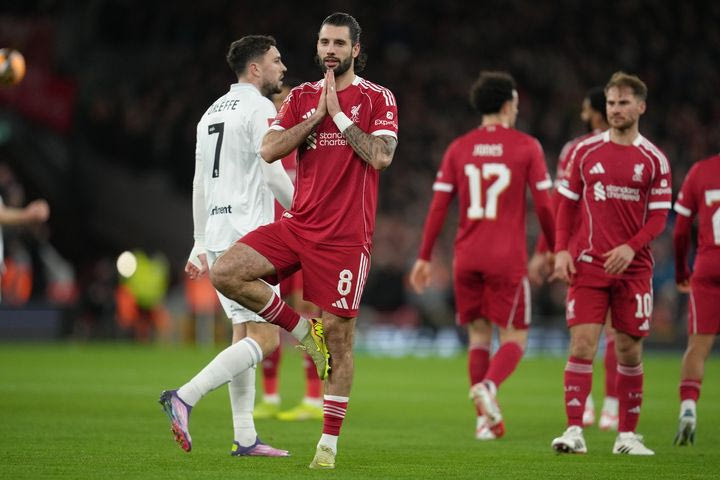 Λίβερπουλ – Μπάρνσλεϊ: Ο Σόμποσλαϊ έβαλε αδιανόητη γκολάρα αλλά παρέμεινε εντελώς cool