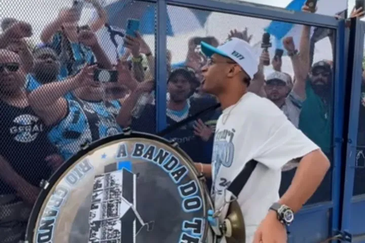 Ο Τετέ πήρε το τύμπανο και ξεσήκωσε τους οπαδούς της Γκρέμιο