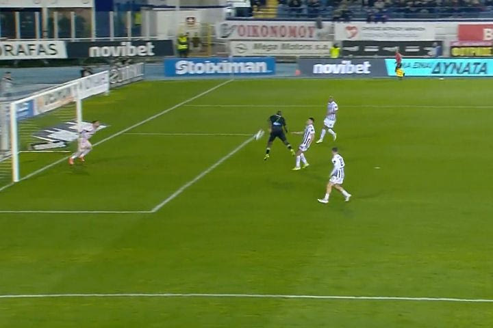 Μεγάλη ευκαιρία για τον Παναθηναϊκό στο 62′ με κεφαλιά του Τεττέη