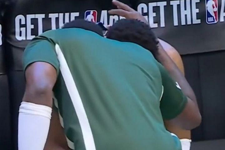 Αντετοκούνμπο: Ο Θανάσης προσπάθησε να παρηγορήσει τον Γιάννη μετά τον τραυματισμό του και να τον ανεβάσει ψυχολογικά