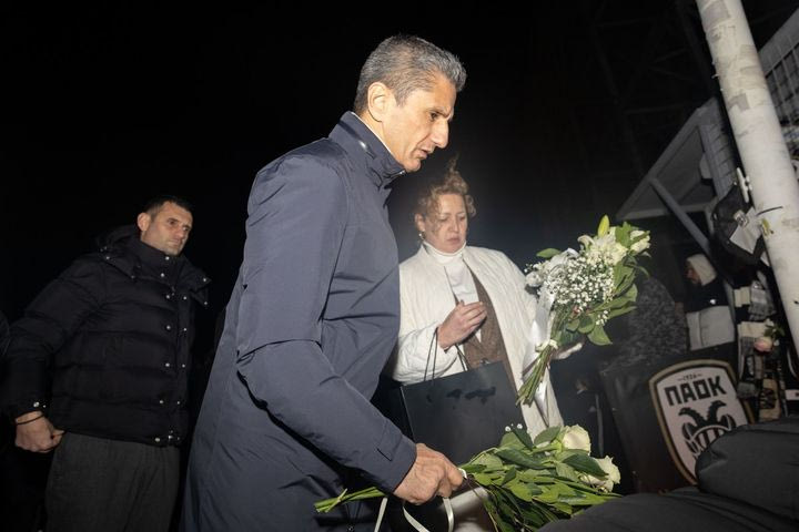 Οπαδοί ΠΑΟΚ, τροχαίο Ρουμανία: Συγκινητικές στιγμές στην Τούμπα, Λουτσέσκου και παίκτες θρηνούν τους επτά οπαδούς του Δικέφαλου
