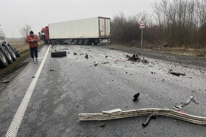 Ένας πατέρας με τα δύο του παιδιά έχασαν τη ζωή τους στον ίδιο δρόμο με τους επτά οπαδούς του ΠΑΟΚ