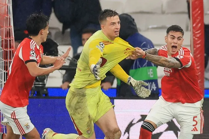 Ο Τρούμπιν πανηγυρίζει το γκολ κόντρα στη Ρεάλ