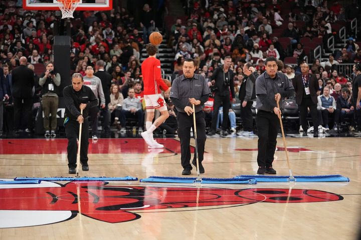 NBA: Αναβολή στο Μπουλς – Χιτ λόγω υγρασίας στο παρκέ