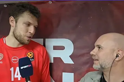 Ο Σάσα Βεζένκοβ στο SPORT24: "Ο Μιλουτίνοβ λέει ότι του έκλεψα ένα ριμπάουντ, θα το δω στο VAR"