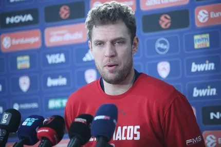 Βεζένκοβ: "Ποτέ δε βλέπω ποιος είναι ο προσωπικός μου αντίπαλος"