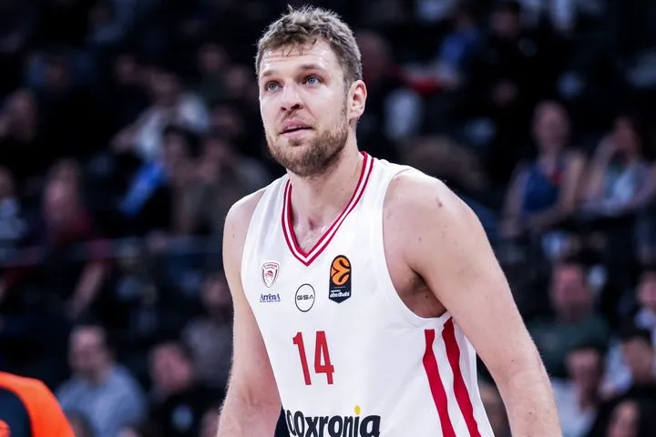 Ο Ολυμπιακός κάνει μπούλινγκ στους αντιπάλους του και στον… εαυτό του