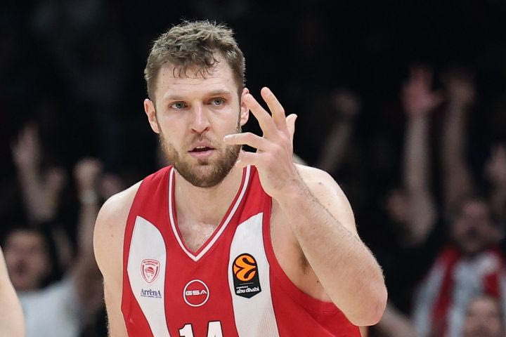 Βεζένκοβ: “Σέβομαι τον Πασκουάλ, του χρωστάω πολλά”