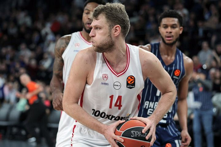 Αναντολου Εφές – Ολυμπιακός: Ο clutch Βεζένκοβ, το κομπιούτερ Γουόκαπ και ο παράγοντας Γουόρντ