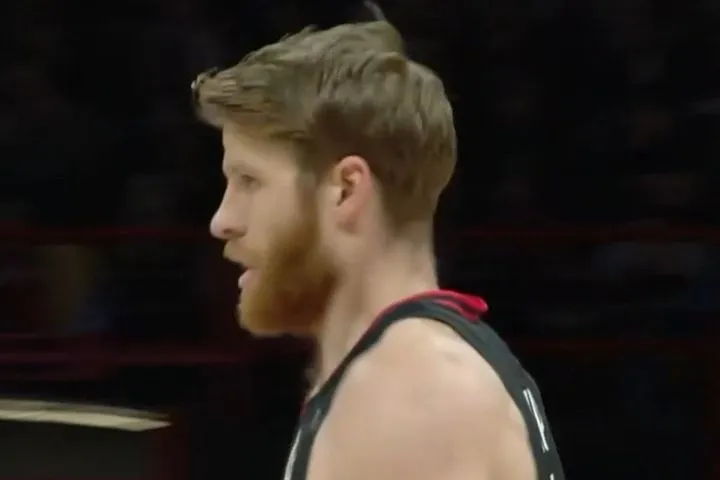 Ξεκίνημα με 2 στα 2 τρίποντα για τον Γουόκαπ στην αναμέτρηση του Ολυμπιακού με το Περιστέρι