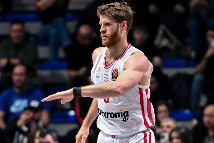 Ο Ολυμπιακός σάρωσε την υπό διάλυση Παρτίζαν και ετοιμάζεται να γοητεύσει τη EuroLeague