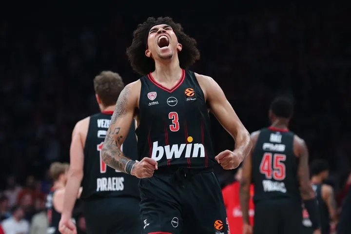 Show από τον Γουόρντ στη δεύτερη περίοδο του Ολυμπιακός – Μπάγερν με δέκα πόντους, τρεις ασίστ και τρία κλεψίματα