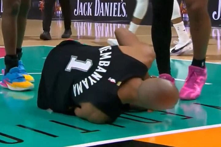 Αγωνία για τον Γουεμπανιαμά, τραυματίστηκε στο γόνατο νωρίς στο Σπερς – Μπακς