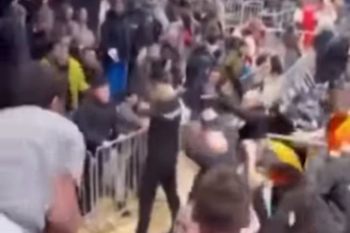 EuroLeague: Οπαδοί του Ερυθρού Αστέρα πέταξαν αντικείμενα προς τους διαιτητές μετά το ματς με τη Βαλένθια