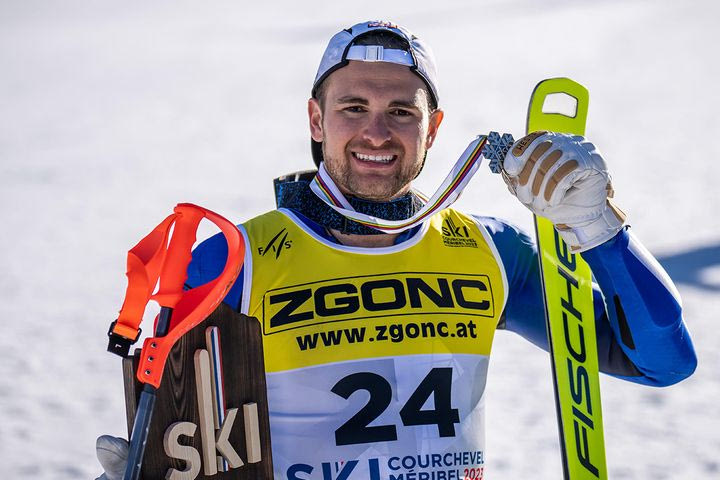 Ο τρομερός Αλέξανδρος Γκιννής κάνει σκι με το ένα πόδι