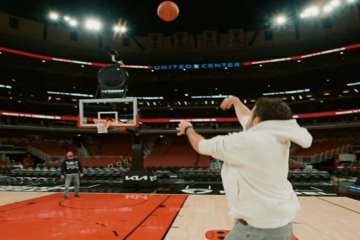 Ο Κωνσταντίνος Αργυρός έκανε σουτάκια στο γήπεδο των Σικάγο Μπουλς