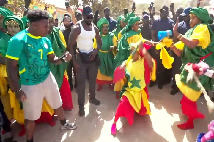 Ο IShowSpeed στο Ντακάρ: Έγινε ένα με τον κόσμο στη γιορτή της Σενεγάλης για το Κόπα Άφρικα