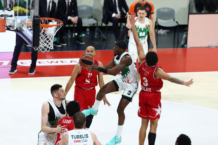 Αρμάνι Μιλάνο – Ζαλγκίρις 82-86:Ο Φρανσίσκο με 27 πόντους οδήγησε τους Λιθουανούς στη νίκη στο Μιλάνο