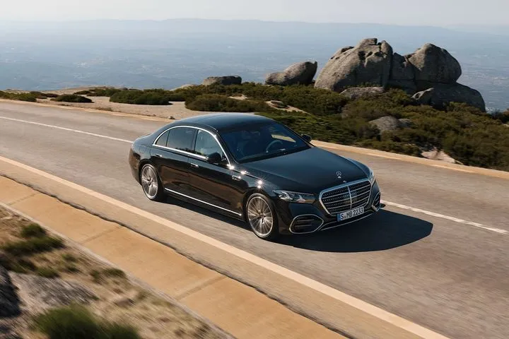 Mercedes-Benz S-Class: Η γερμανική λιμουζίνα έγινε ακόμα πιο πολυτελής και προηγμένη