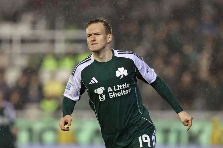 Ο Σβιντέρσκι έφυγε στην πλάτη της άμυνας της Κηφισιάς και έκανε το 2-0 για τον Παναθηναϊκό, ύστερα από τον έλεγχο του VAR