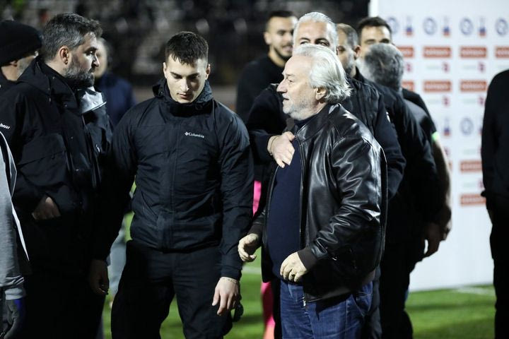 Ένταση την ώρα των δηλώσεων του Παπαδόπουλου: "Δεν πρέπει να γίνονται αυτά"