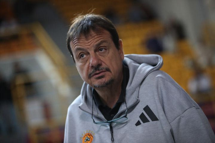 Ο Αταμάν υπέγραψε αυτόγραφα σε μικρούς φίλους του Παναθηναϊκού λίγο πριν την αναμέτρηση με τον Ηρακλή