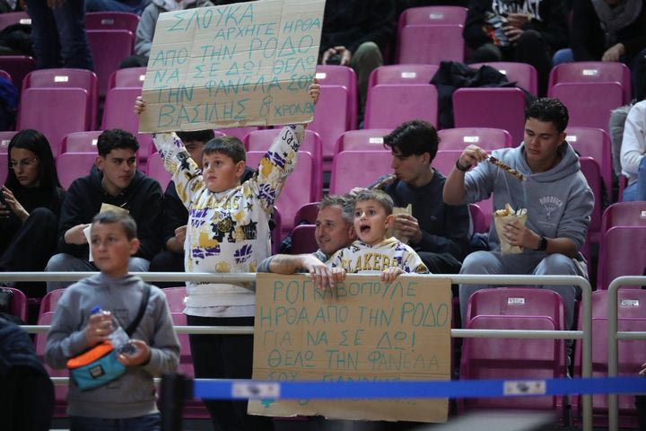 Οι μικροί φίλοι του Παναθηναϊκού που ταξίδεψαν από τη Ρόδο για Σλούκα και Ρογκαβόπουλο