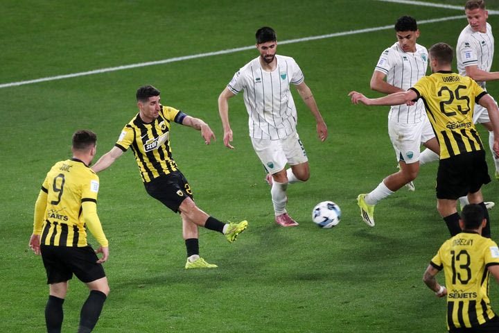 ΑΕΚ – Λεβαδειακός: Ο Μάνταλος χόρεψε την άμυνα των Βοιωτών και εκτέλεσε υποδειγματικά για το 3-0 της Ένωσης