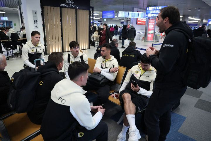 Στιγμές από την αναχώρηση της ΑΕΚ για το ντέρμπι με τον ΠΑΟΚ στη Θεσσαλονίκη