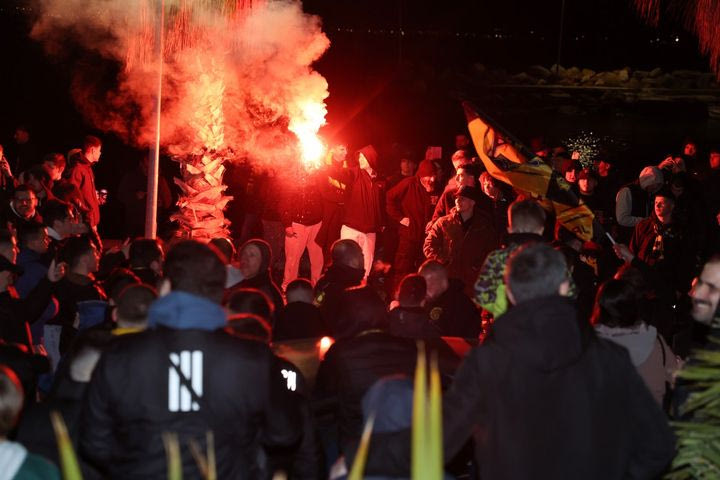ΑΕΚ: Χαμός στον Βόλο για την άφιξη της κιτρινόμαυρης αποστολής
