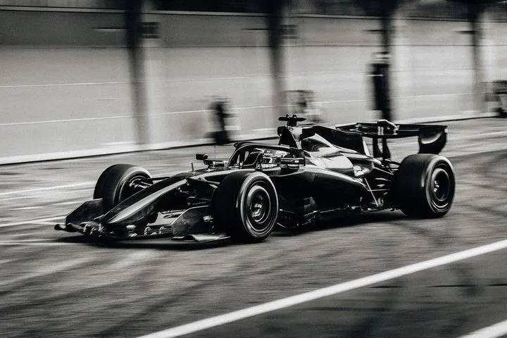 Άντριαν Νιούι: Ο "μάγος" του σχεδιασμού εξηγεί πώς γεννήθηκε η εντυπωσιακή Aston Martin AMR26