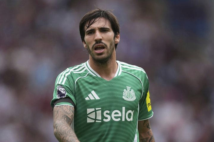 Μάντσεστερ Γιουνάιτεντ, μεταγραφές: Οι κόκκινοι διάβολοι βλέπουν τον Τονάλι για αντικαταστάτη του Καζεμίρο