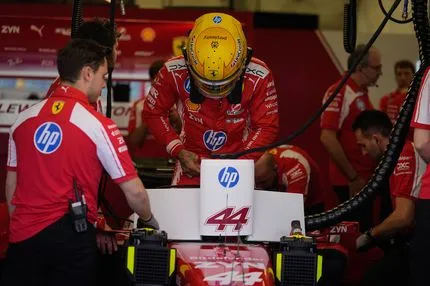 Ποια ήταν -και πώς πέτυχε- η κρίσιμη επιλογή της Ferrari ώστε η SF-26 να ταιριάξει στον Χάμιλτον