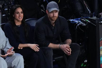 NBA All-Star Game: Μέγκαν Μαρκλ και Πρίγκιπας Χάρι στις πρώτες θέσεις δίπλα σε Μπαράκ και Μισέλ Ομπάμα