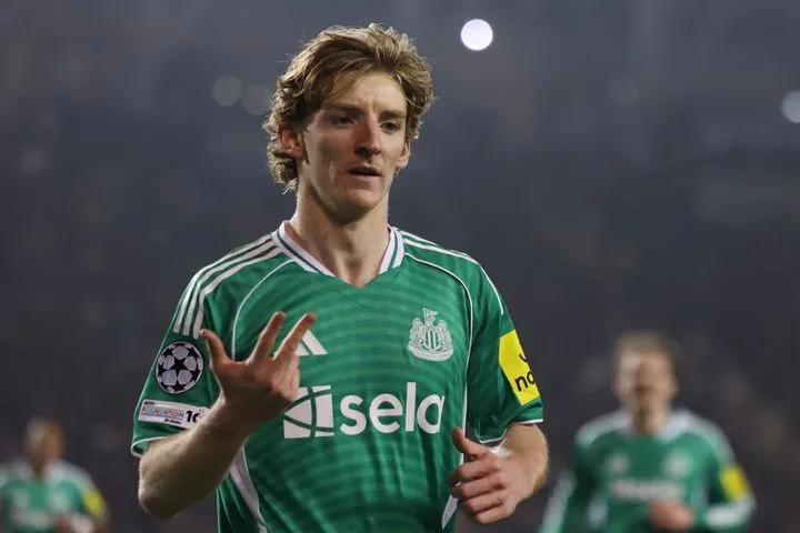 Ιστορικός Γκόρντον: Έβαλε τέσσερα γκολ σε 45', ξεπέρασε τον Σίρερ και έγινε ο πρώτος σκόρερ της Νιούκαστλ στο Champions League