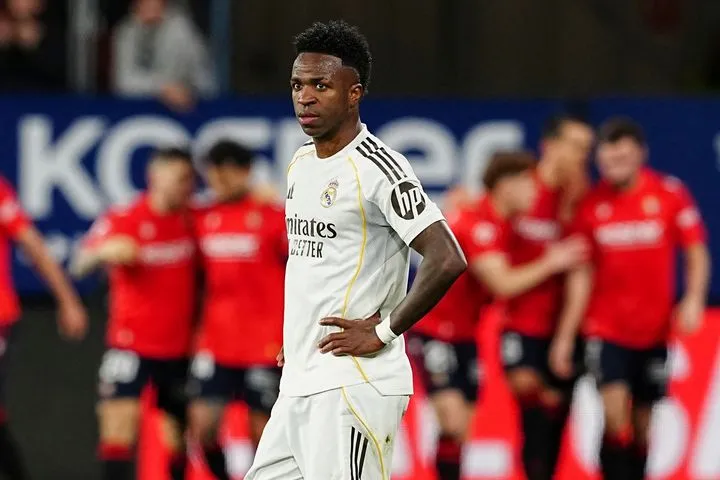 Ήττα-σοκ για τη Ρεάλ στην Παμπλόνα στο 90’ και ευκαιρία για τη Μπαρτσελόνα να πιάσει κορυφή στη La Liga