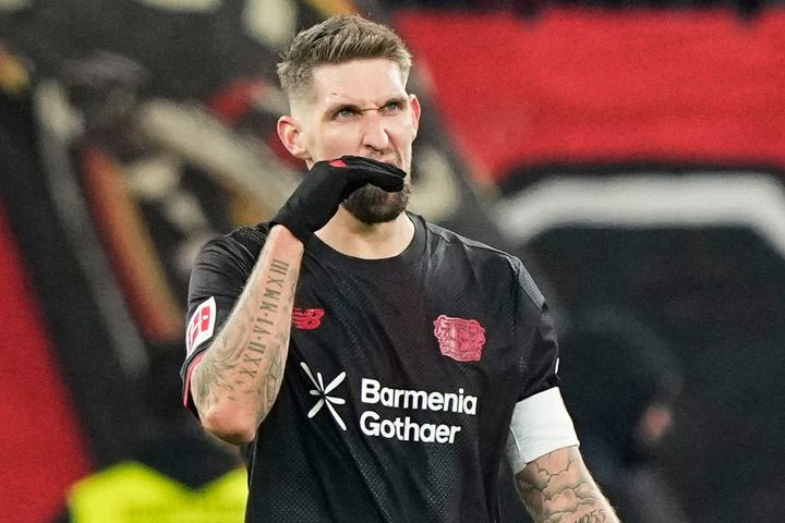 Ήττα για τη Λεβερκούζεν πριν τον Ολυμπιακό, ο Γιαννούλης πήρε την ελληνική "μάχη", το ψαλιδάκι της χρονιάς από τον Άκε της Κολωνίας