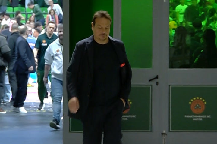 Ο Αταμάν αποχώρησε απογοητευμένος για τα αποδυτήρια μετά την ήττα του Παναθηναϊκού AKTOR από τον Κολοσσό