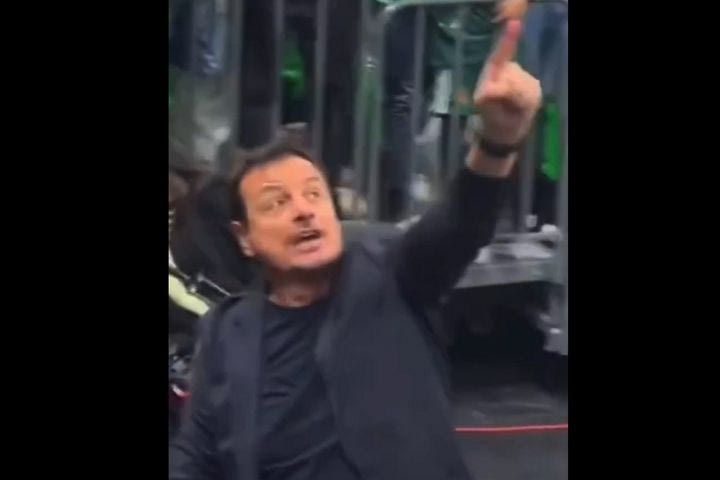 Αταμάν: Απίστευτο ξέσπασμα μετά τη νίκη του Παναθηναϊκού επί της Ρεάλ, έδειχνε το λάβαρο στην οροφή του T-Center