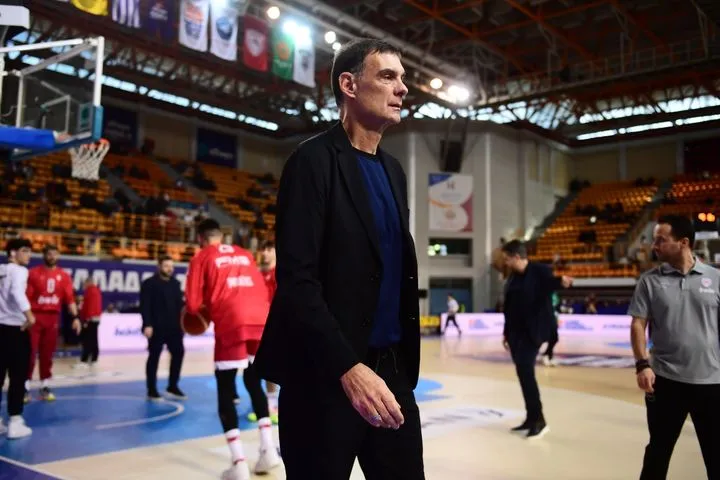 Μπαρτζώκας: “Ελπίζω να έχουμε τουλάχιστον δύο σέντερ στον τελικό”