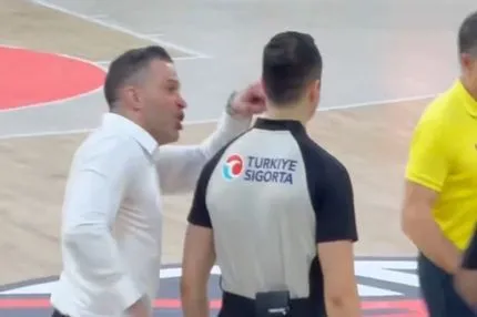 Ένταση στον τελικό Κυπέλλου Τουρκίας: Έξαλλος ο προπονητής της Μπεσίκτας διαμαρτυρήθηκε έντονα στους διαιτητές