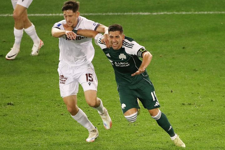 Γιούχα από τον κόσμο του Παναθηναϊκού στον Μπακασέτα σε κάθε επαφή του με την μπάλα